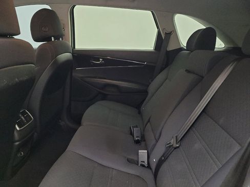 Used 2017 Kia Sorento L FWD image 18