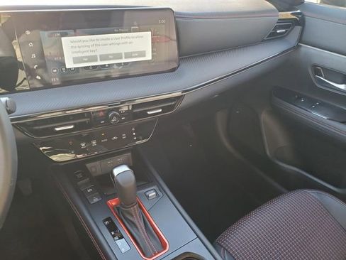 Certified 2025 Nissan Kicks SR image 19
