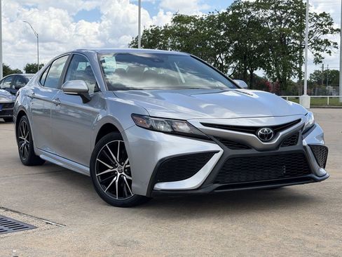 Used 2024 Toyota Camry SE FWD image 2