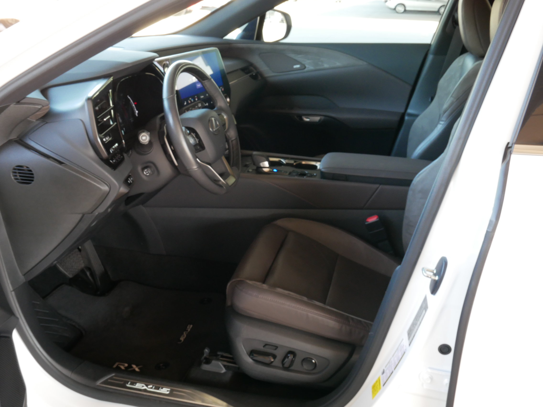 Certified 2024 Lexus RX 350 FWD w/ Convenience Package image 4