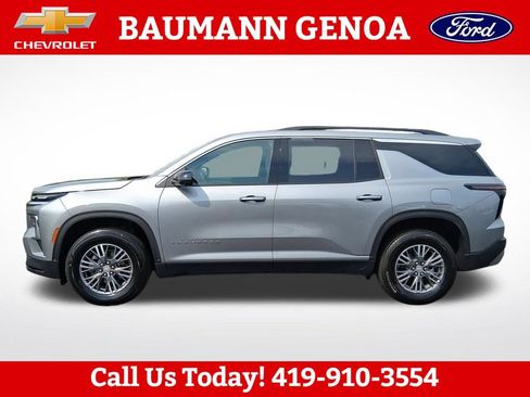 Used 2026 Chevrolet Traverse LT w/ Driver Confidence Package FWD image 2