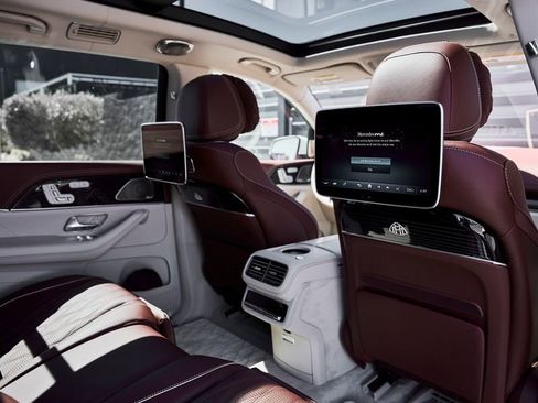 Used 2026 Mercedes-Benz Maybach GLS 600 4MATIC image 41