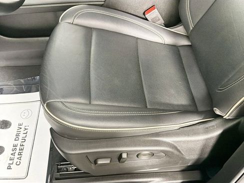 Used 2024 GMC Yukon SLT w/ SLT Luxury Package image 21