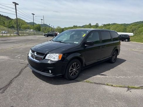 Used 2018 Dodge Grand Caravan SE FWD image 4