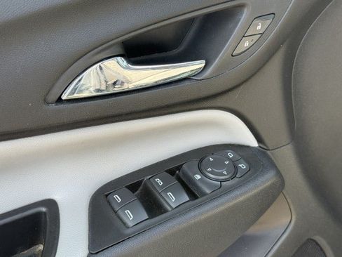 Used 2023 Chevrolet Equinox LS FWD image 19