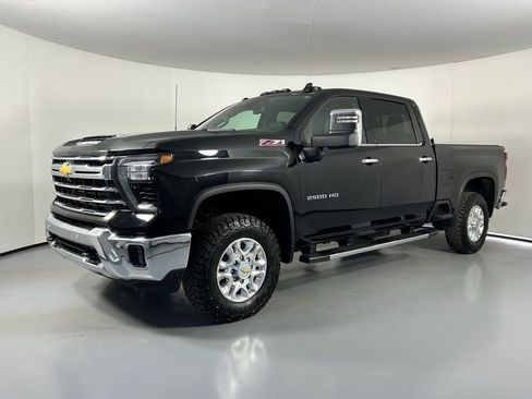 Used 2024 Chevrolet Silverado 2500 LTZ w/ LTZ Convenience Package AWD/4WD image 3