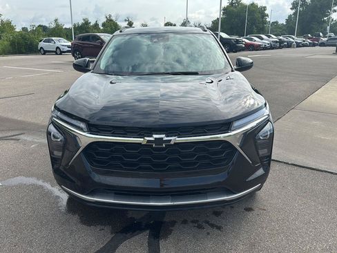 Used 2024 Chevrolet Trax LT w/ Driver Confidence Package FWD image 8