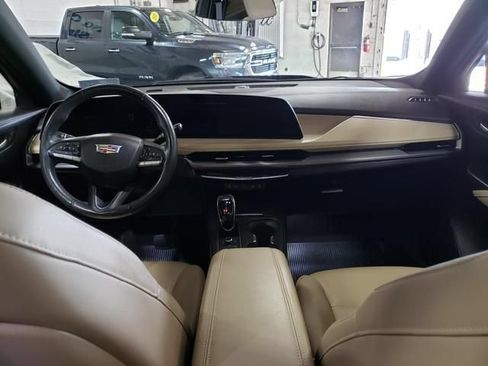Used 2024 Cadillac XT4 Luxury w/ Cold Weather Package AWD/4WD image 16