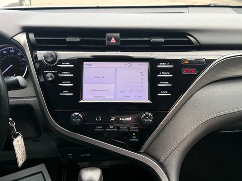 Used 2019 Toyota Camry SE image 12