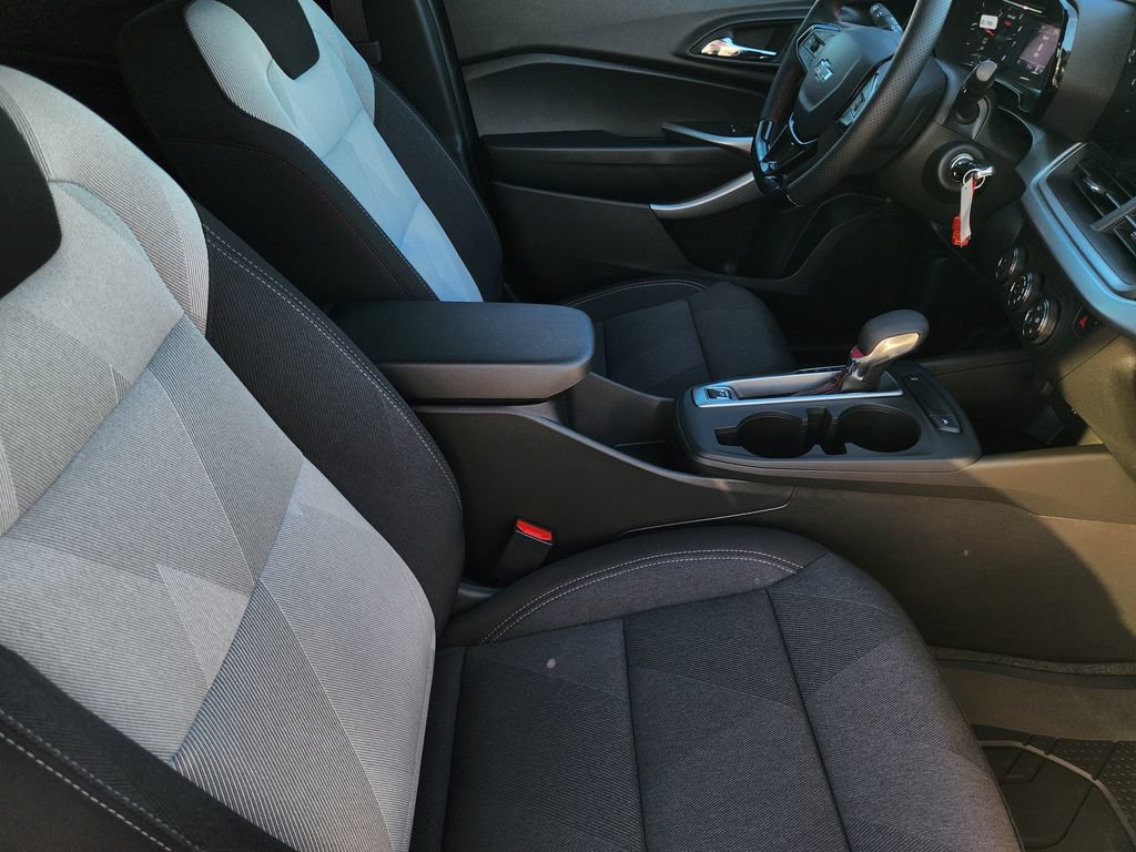 New 2026 Chevrolet Trax RS w/ Sunroof Package FWD image 10