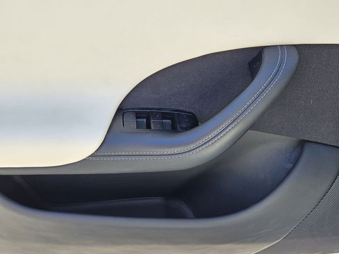 Used 2022 Tesla Model S image 23