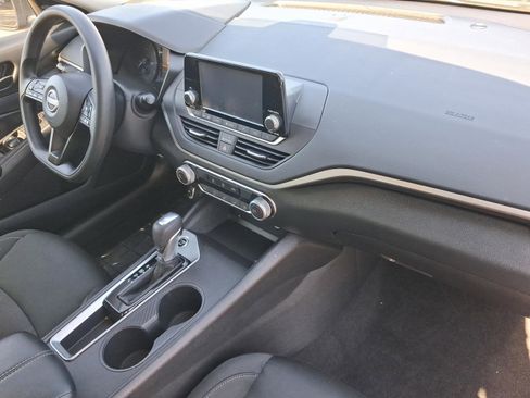 Used 2024 Nissan Altima 2.5 S FWD image 31