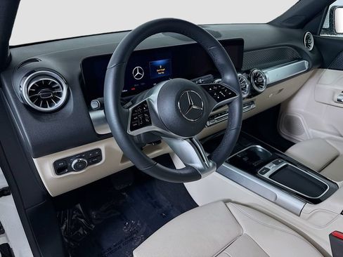 Used 2025 Mercedes-Benz GLB 250 image 9