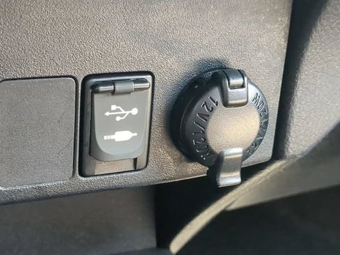 Used 2013 Toyota RAV4 XLE AWD/4WD image 21