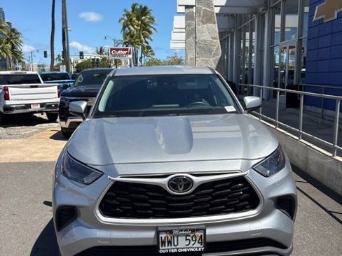 Used 2023 Toyota Highlander Limited image 3