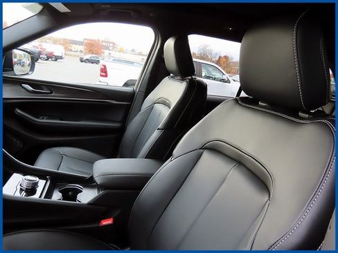 New 2025 Jeep Grand Cherokee Limited image 13