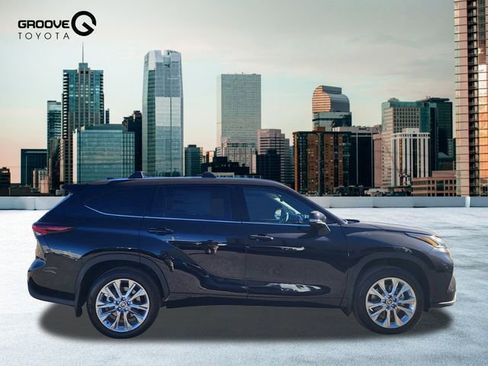 New 2026 Toyota Highlander Limited image 6