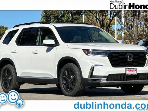 New 2025 Honda Pilot Touring image 1