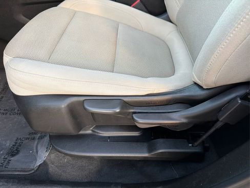 Used 2022 Chevrolet Traverse LS image 18