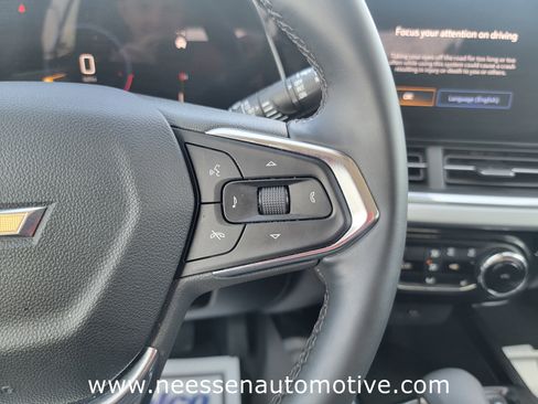 Used 2025 Chevrolet Trax LT w/ LT Convenience Package image 18