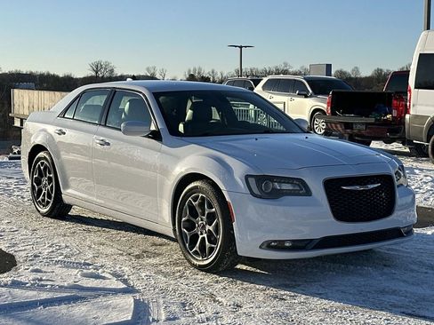 Used 2016 Chrysler 300 S image 32