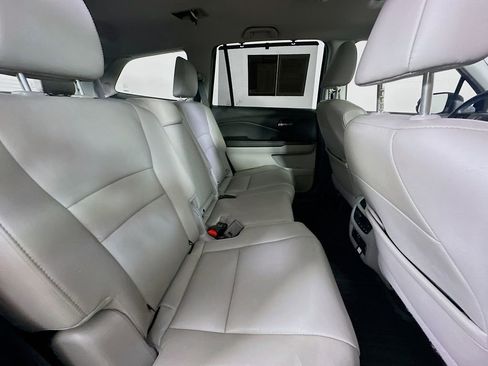 Used 2021 Honda Pilot Touring image 11