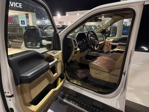 Used 2019 Ford F250 Lariat w/ Lariat Ultimate Package image 9