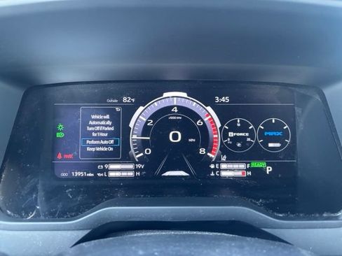 Used 2025 Toyota Tundra Limited AWD/4WD image 11