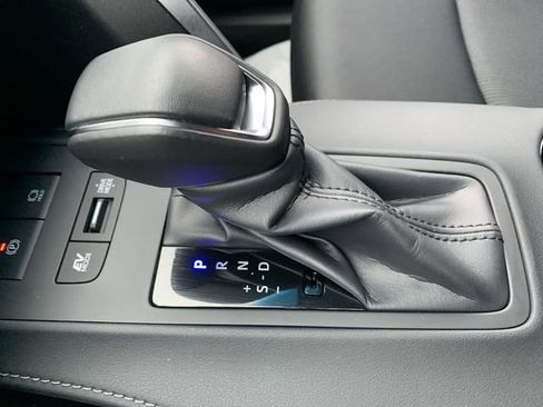 Used 2023 Toyota Venza LE image 25