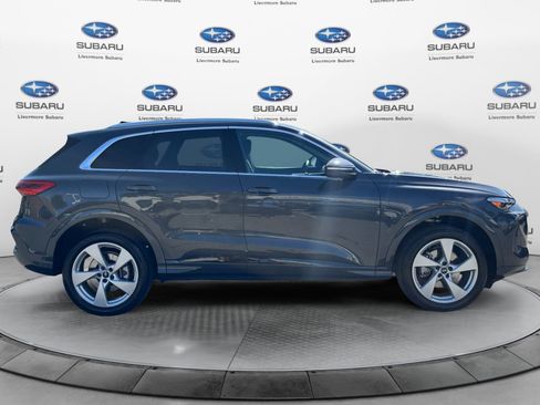 Used 2025 Audi Q5 Premium Plus w/ Premium Plus AWD/4WD image 6