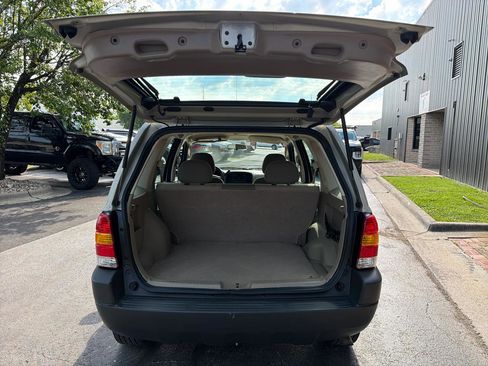 Used 2004 Ford Escape XLS FWD image 20