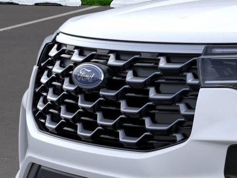 New 2026 Ford Explorer Platinum w/ LUX Leather Package image 17