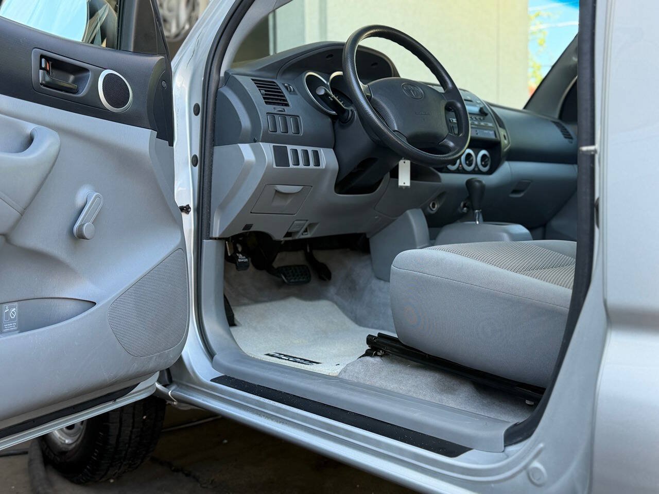 Used 2006 Toyota Tacoma 2WD Regular Cab image 4