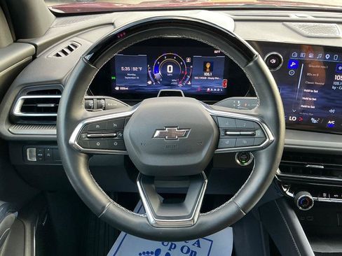 Used 2025 Chevrolet Traverse LT w/ Enhanced Driving Package FWD image 18