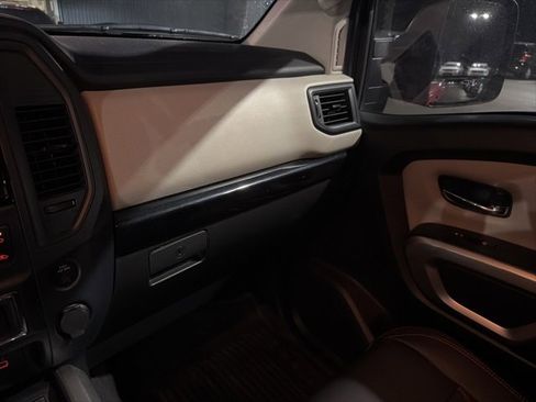 Used 2022 Nissan Titan SV w/ SV Convenience Package image 26