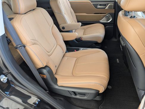 Used 2025 INFINITI QX80 Sensory image 21