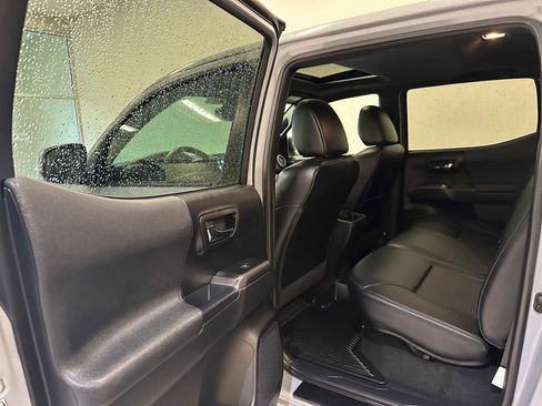 Used 2019 Toyota Tacoma TRD Off-Road image 25