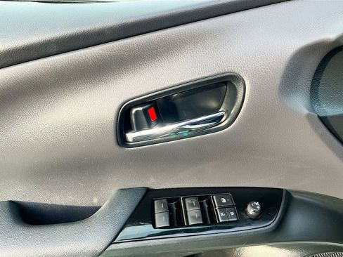 Used 2019 Toyota Prius Prime Plus image 18