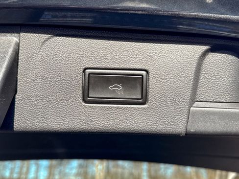 Used 2019 Volkswagen Atlas SE image 17