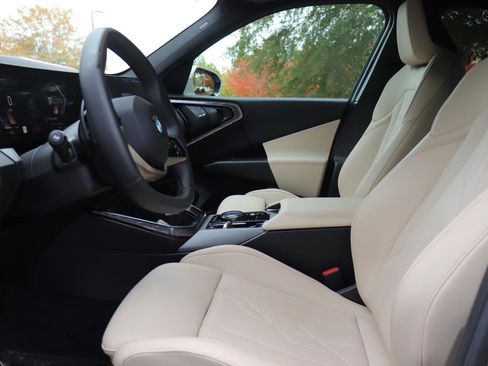 Used 2025 BMW X3 xDrive30i w/ Convenience Package image 11