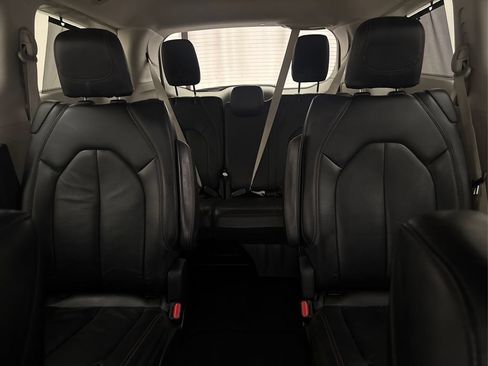 Used 2017 Chrysler Pacifica Touring-L Plus FWD image 33
