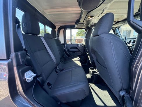 Used 2020 Jeep Gladiator Overland w/ Cold Weather Group image 19