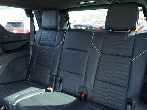 Used 2024 Cadillac Escalade V w/ LPO, ONYX Package image 21