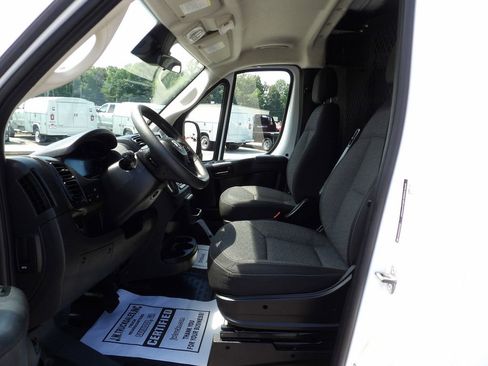 Used 2025 RAM ProMaster 2500 w/ U-Haul Equipment Group FWD image 17