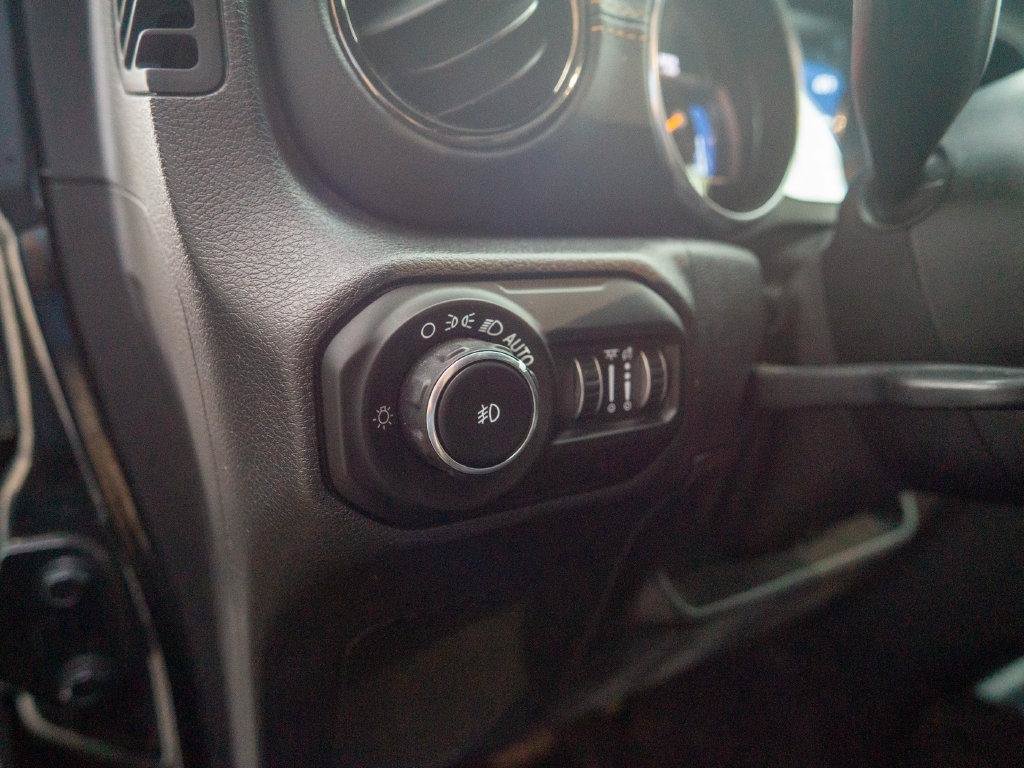Used 2021 Jeep Wrangler Unlimited Sahara AWD/4WD image 18