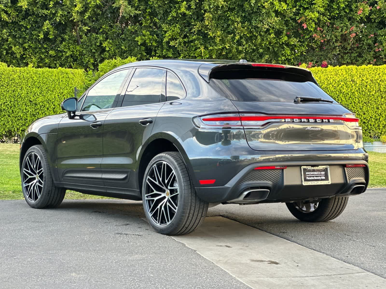 Used 2026 Porsche Macan AWD/4WD image 3
