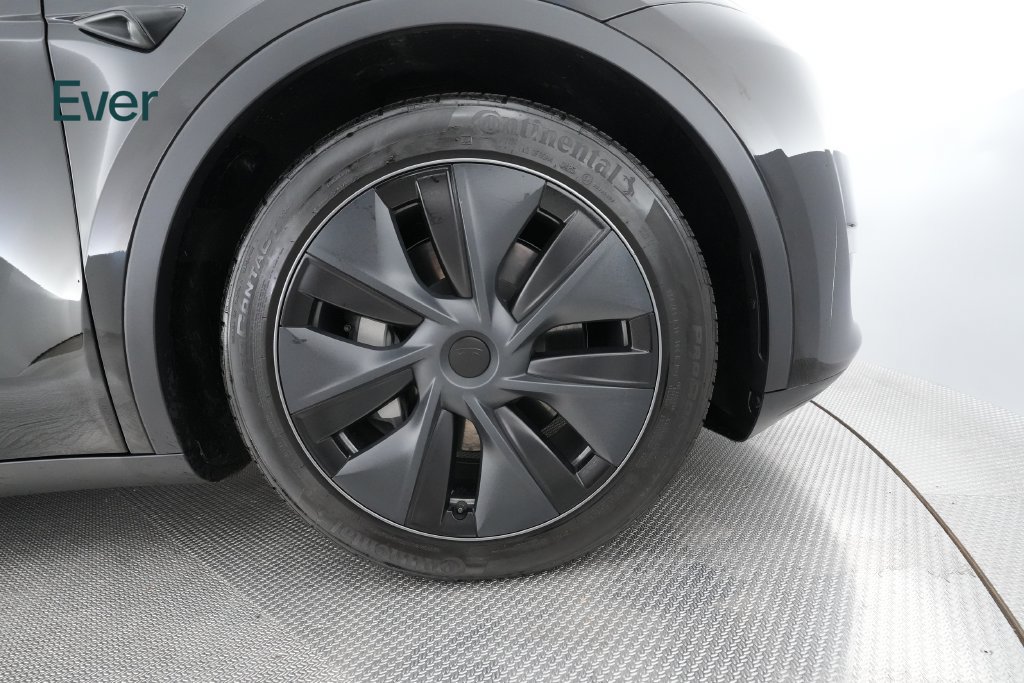 Used 2024 Tesla Model Y Long Range AWD/4WD image 20
