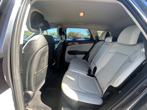 Used 2024 Kia Sportage EX FWD image 31