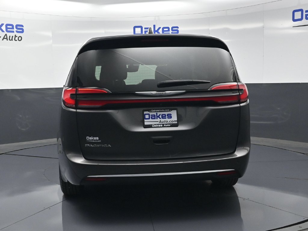 Used 2023 Chrysler Pacifica Touring-L FWD image 6