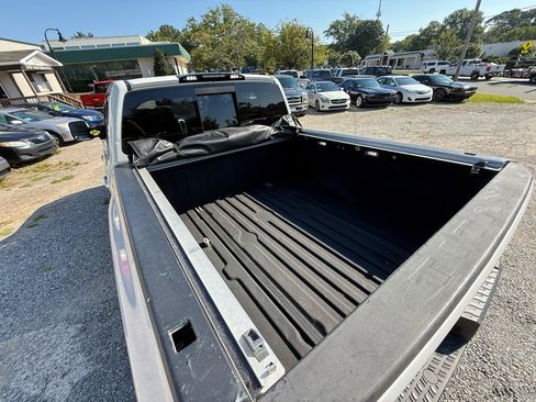 Used 2017 Nissan Titan SV AWD/4WD image 10